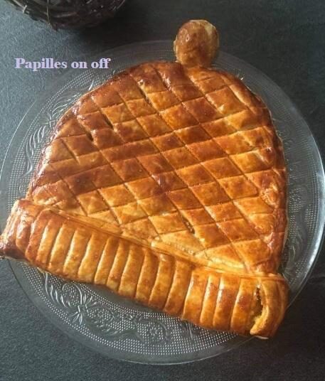 Galette des rois à la vraie frangipane au praliné, en forme de bonnet