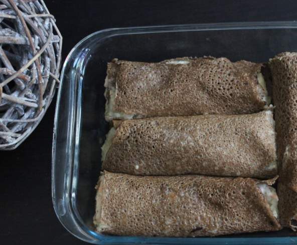 Galettes bretonnes fourrées à la béchamel au saumon et aux artichauts