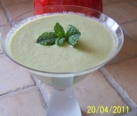 gaspacho au concombre et à la menthe