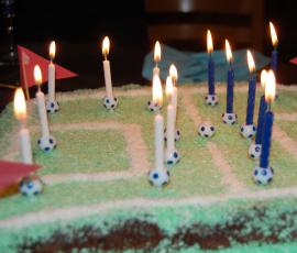 gateau au chocolat en terrain de football