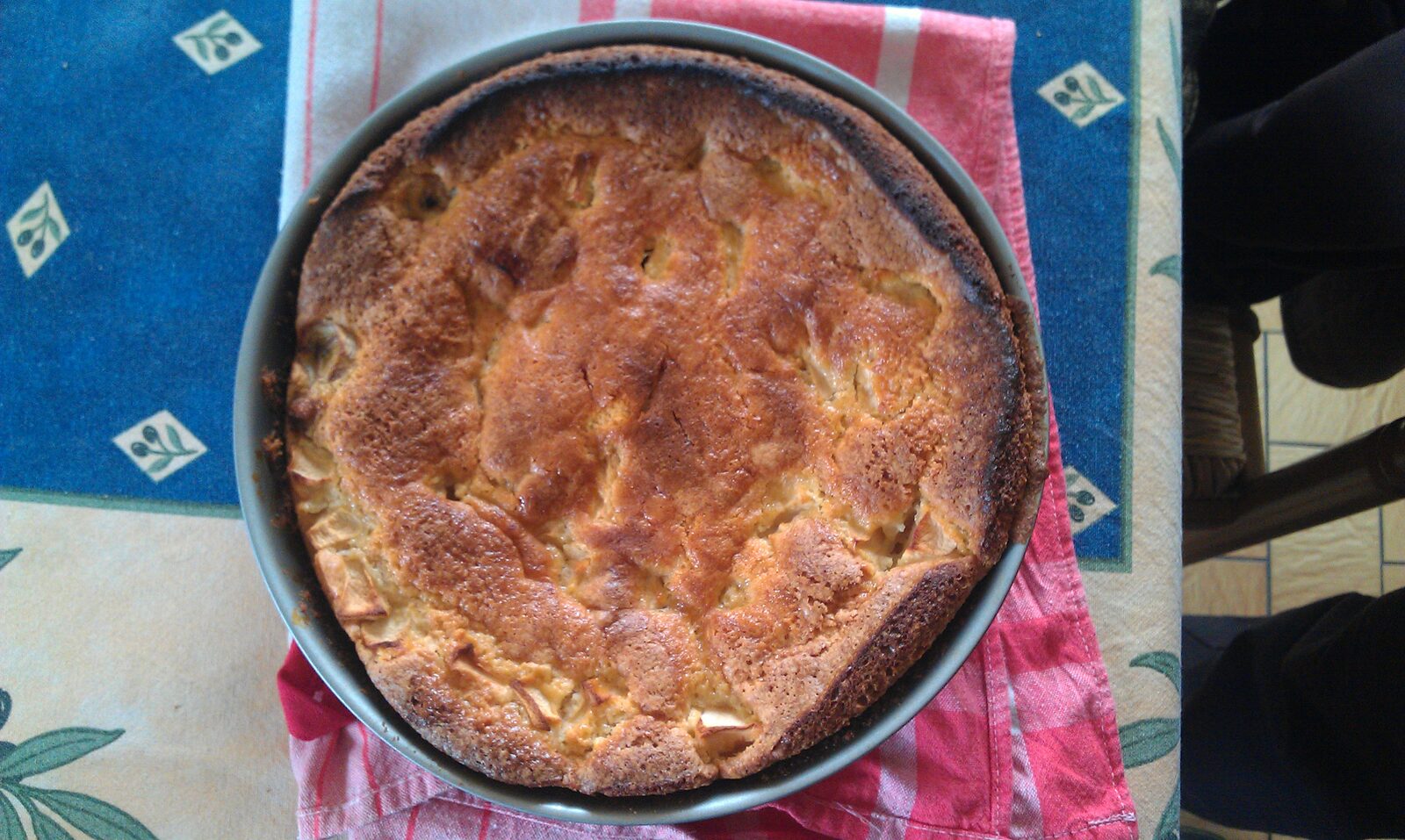 Gâteau au yaourt pomme banane et noisettes en poudre