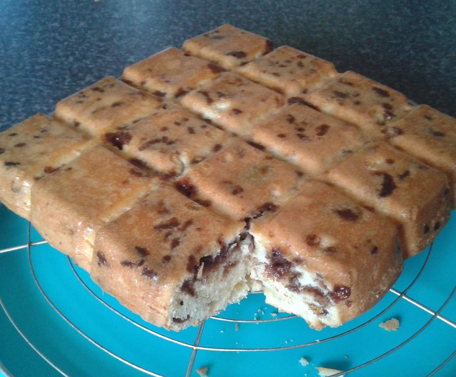 Gâteau avec les restes de chocolat de Noël ou de Pâques
