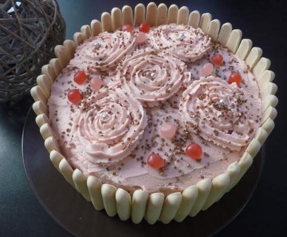 Gâteau d'anniversaire (pour fille!) : gâteau chocolat, poires, crème au mascarpone