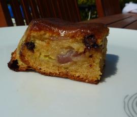 Gâteau fondant aux poires et pépites de chocolat