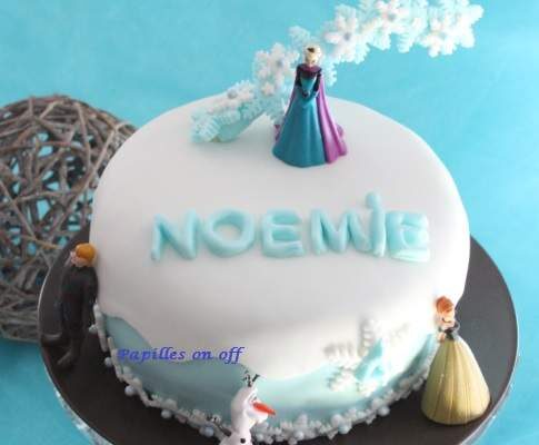 Gâteau gravity cake Reine des Neiges (gâteau marbré vanille/chocolat) – Sweet Table Anniversaire Reine des neiges
