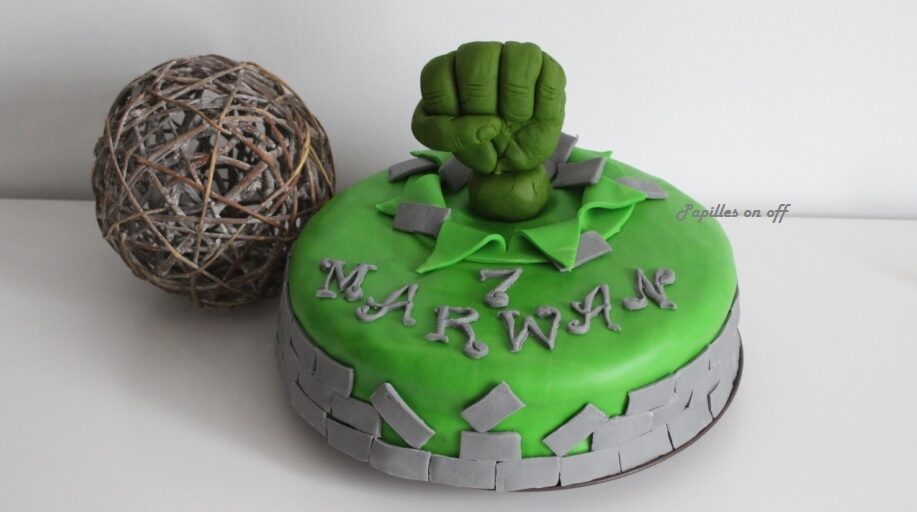 Gâteau Hulk en pâte à sucre (gâteau chocolat, ganache chocolat carambar) - Sweet Table Hulk