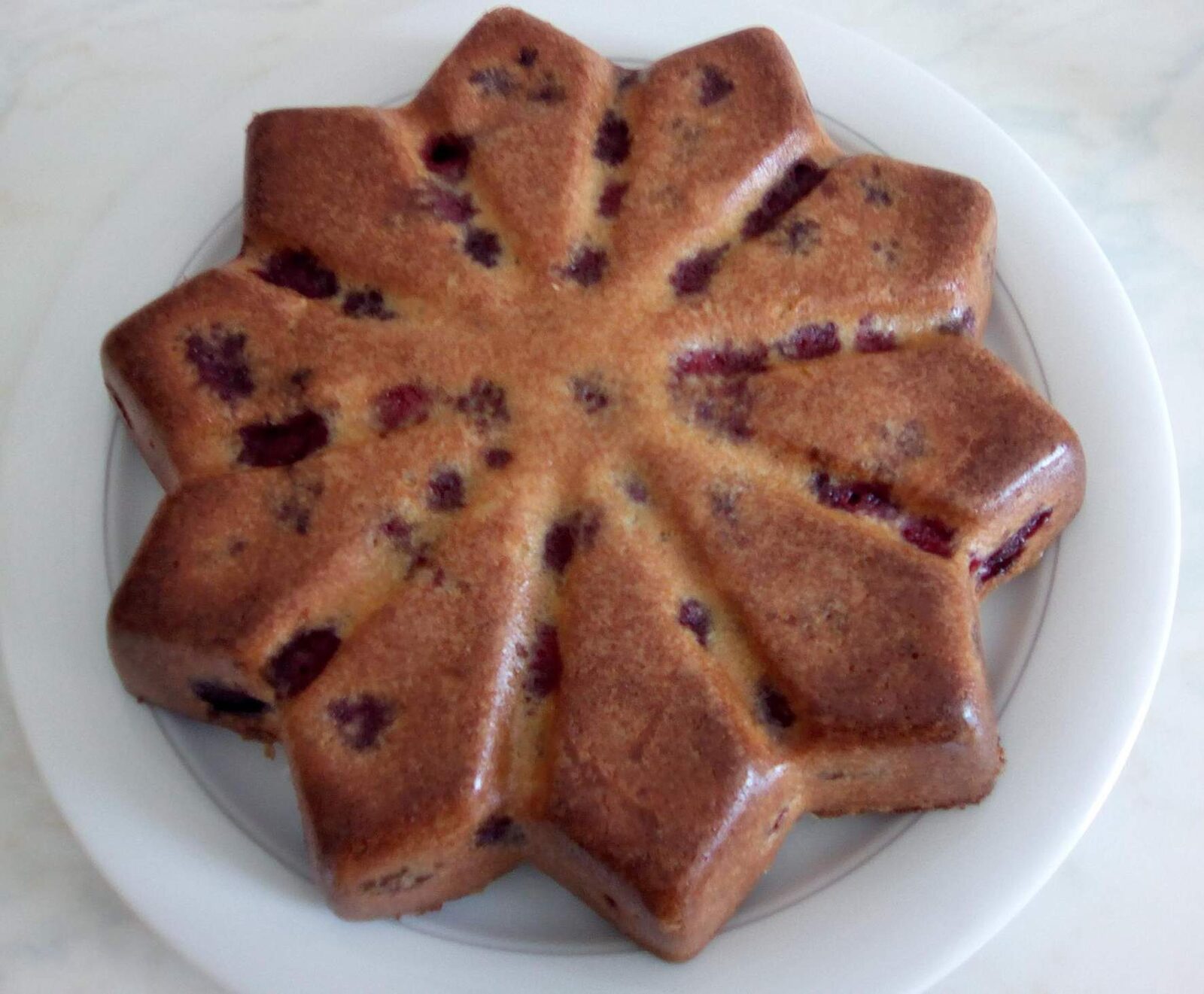 Gâteau moelleux coco framboises