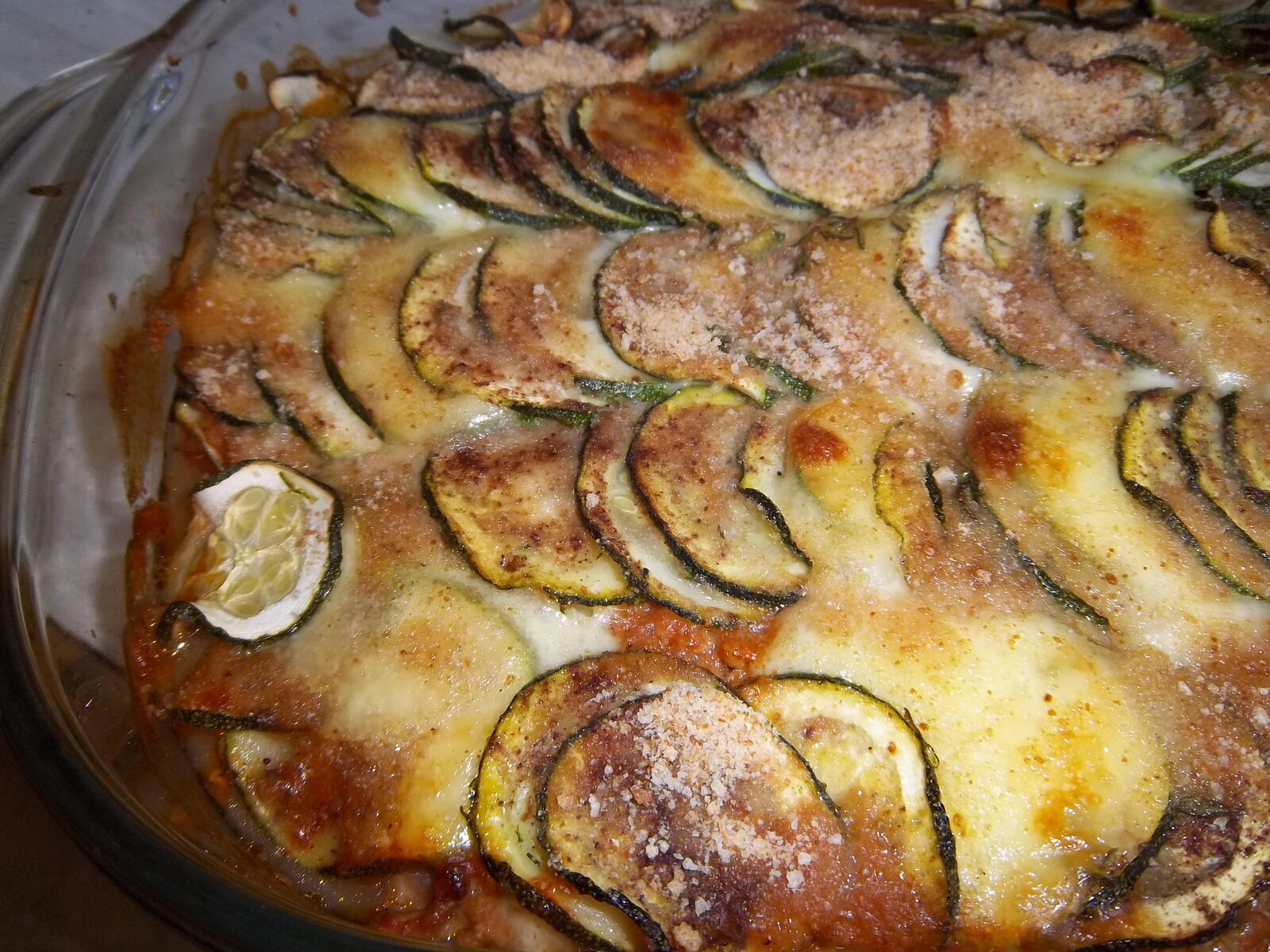 Gratin de courgettes à la viande et mozzarella