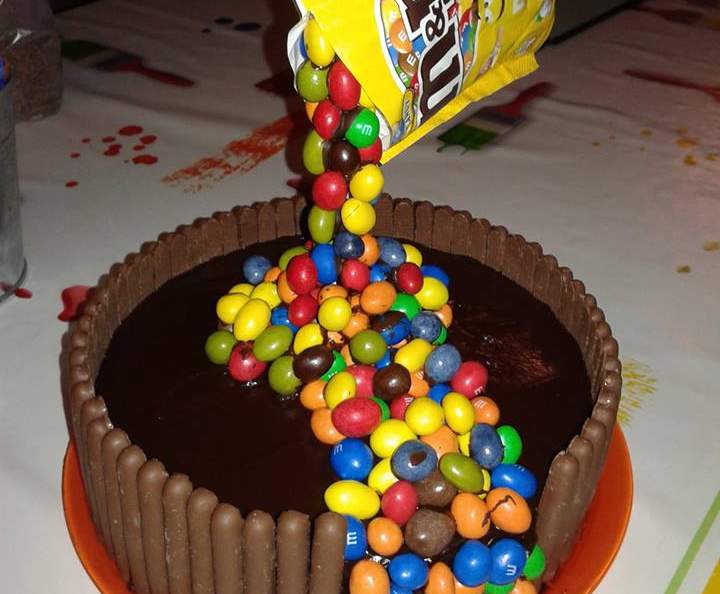 Gravity cake M&M's