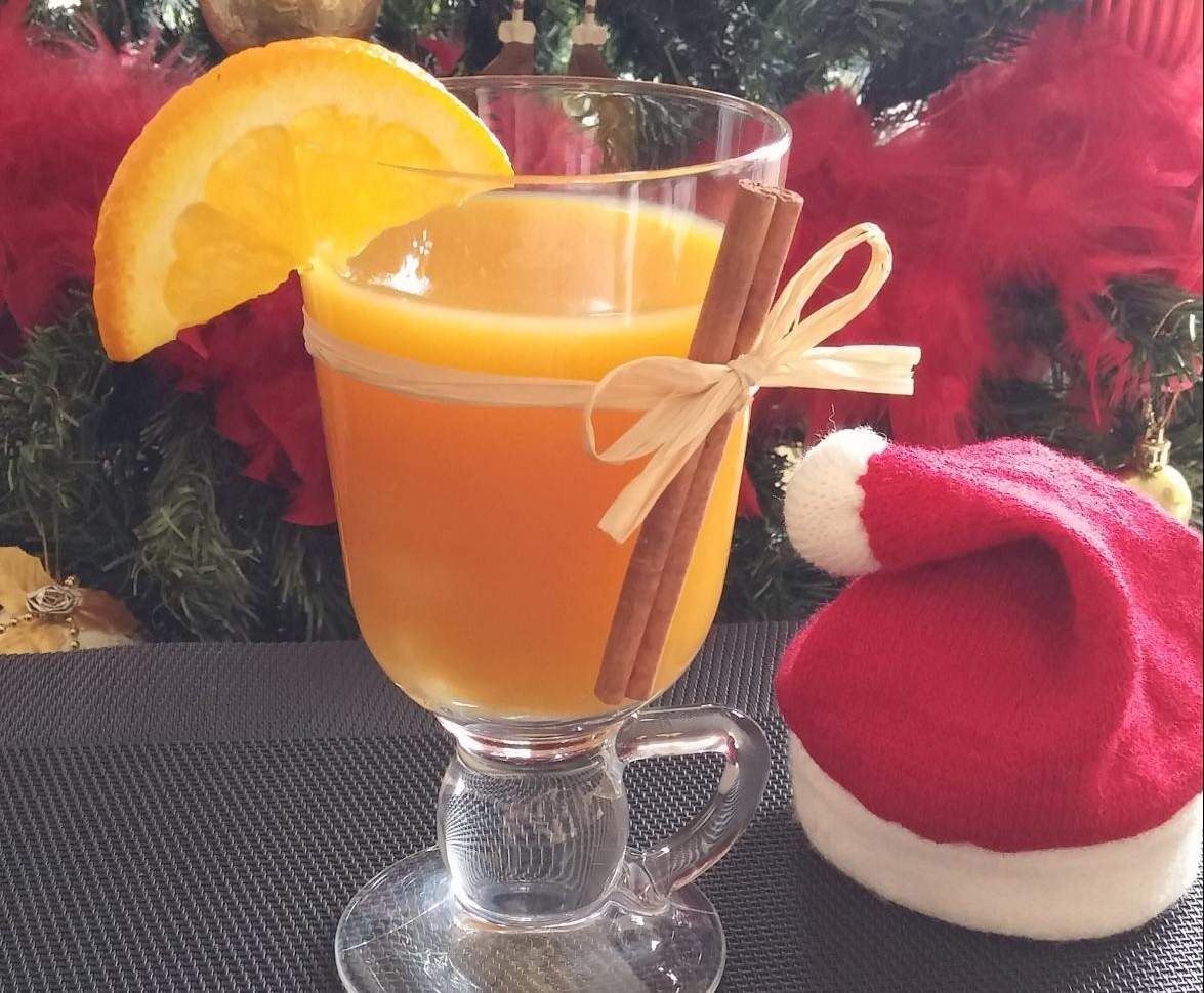 Jus d'orange chaud aux épices de Noël