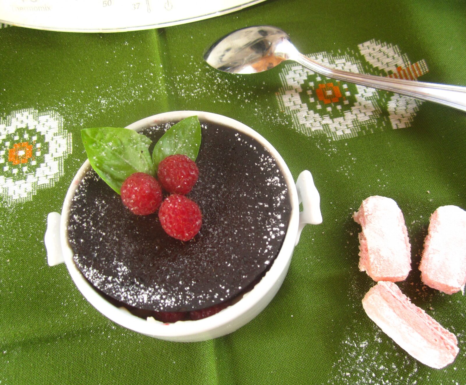 Lasagnes au chocolat crème vanillée et framboises