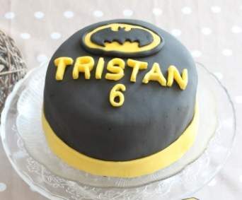 Layer cake banane/nutella Batman (gâteau bananes, ganache montée au nutella)