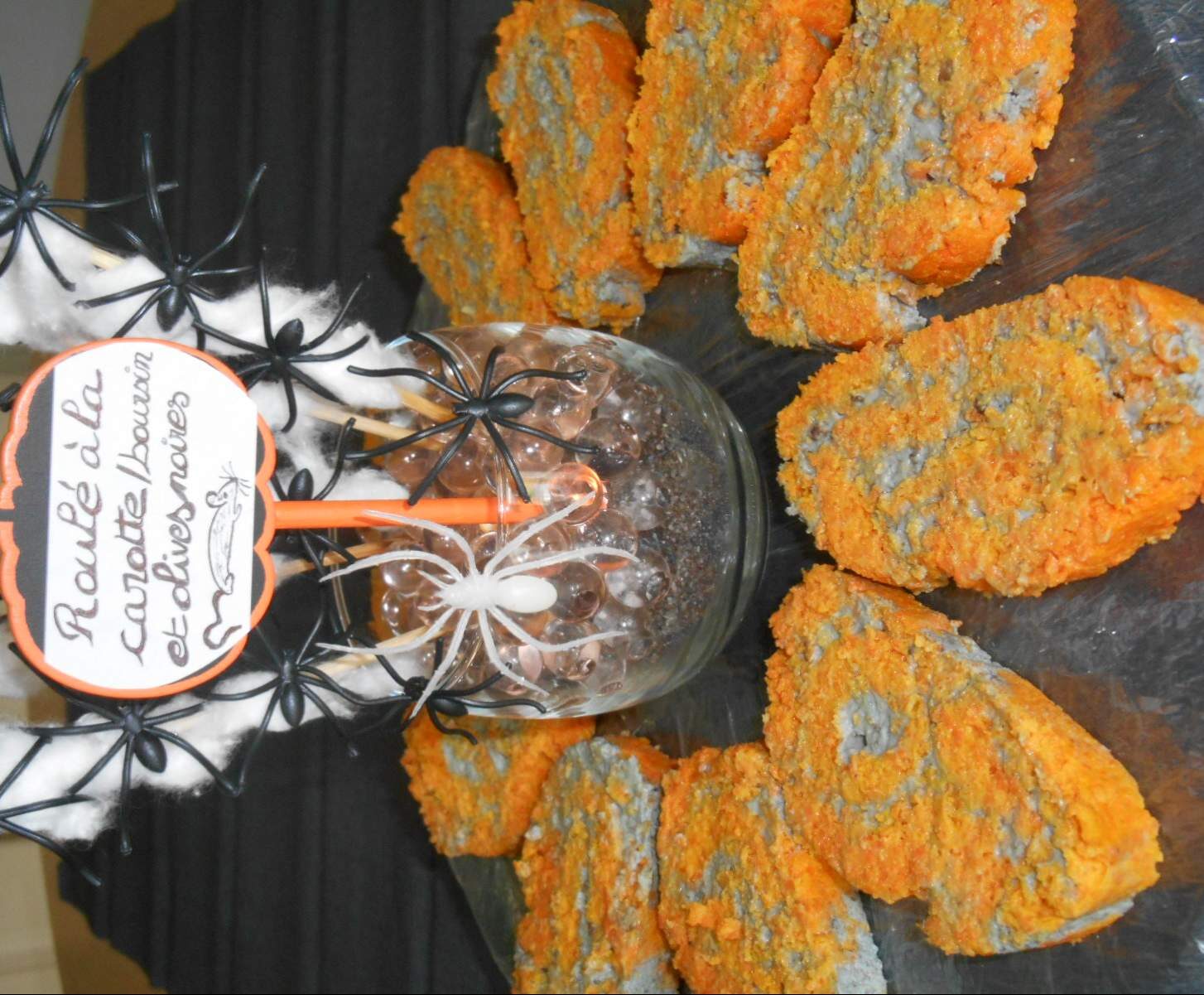 le roulé d'Halloween (carotte au boursin aux noix et olives)