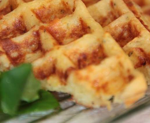 LES GAUFRES POMMES DE TERRE ET FROMAGE