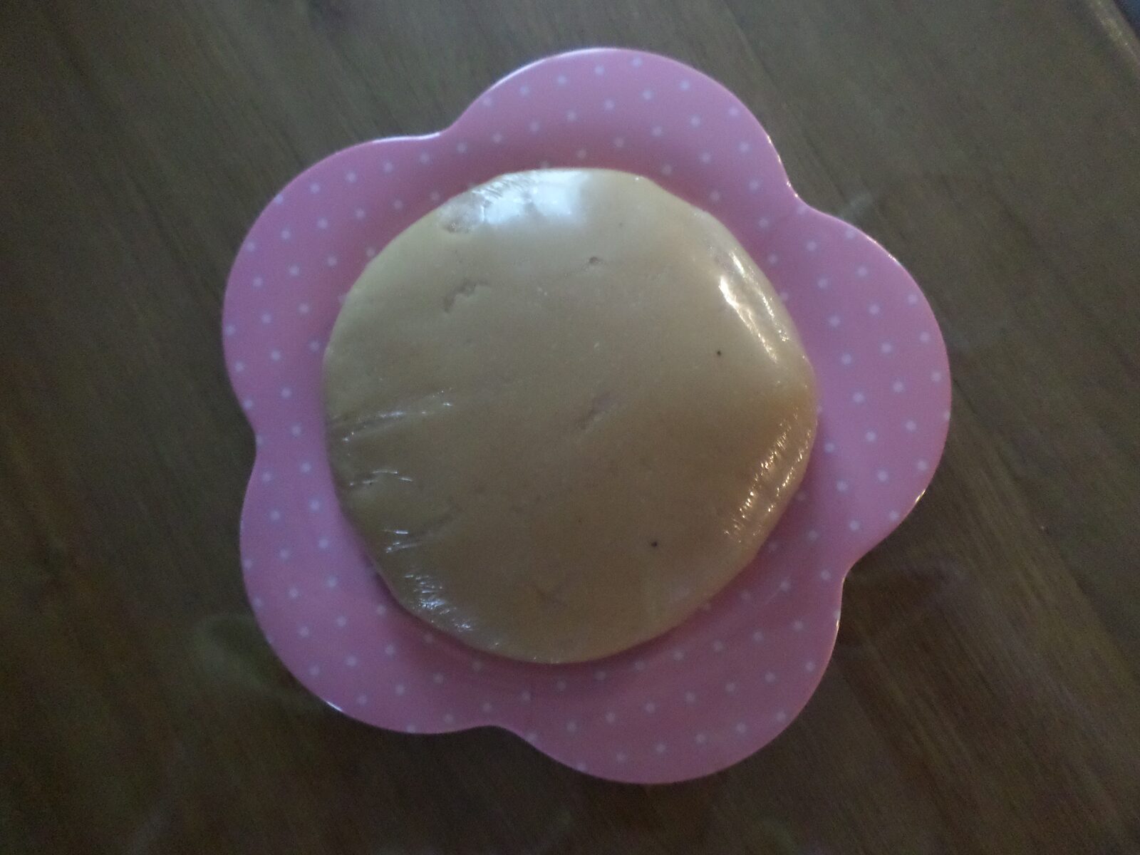 Marzipan ou pâte d'amande naturelle,trop bonne et trop facile à réaliser.(pour stollen et fruits déguisés,etc..)