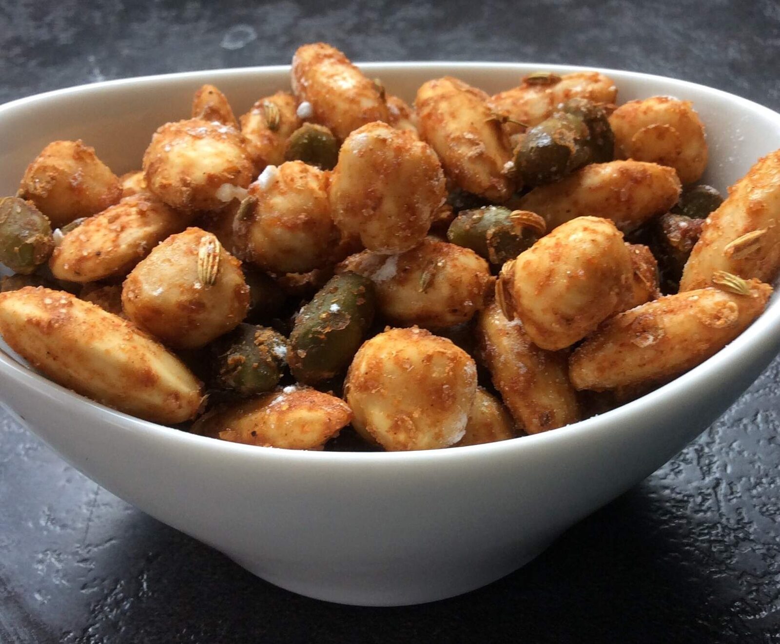 Mélange de fruits secs aromatisés pour apéritif