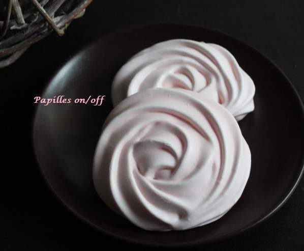 Meringues en forme de roses
