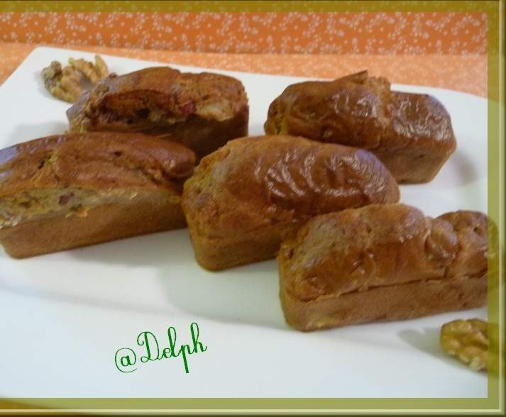 Mini cakes roquefort, noix et lardons fumés.