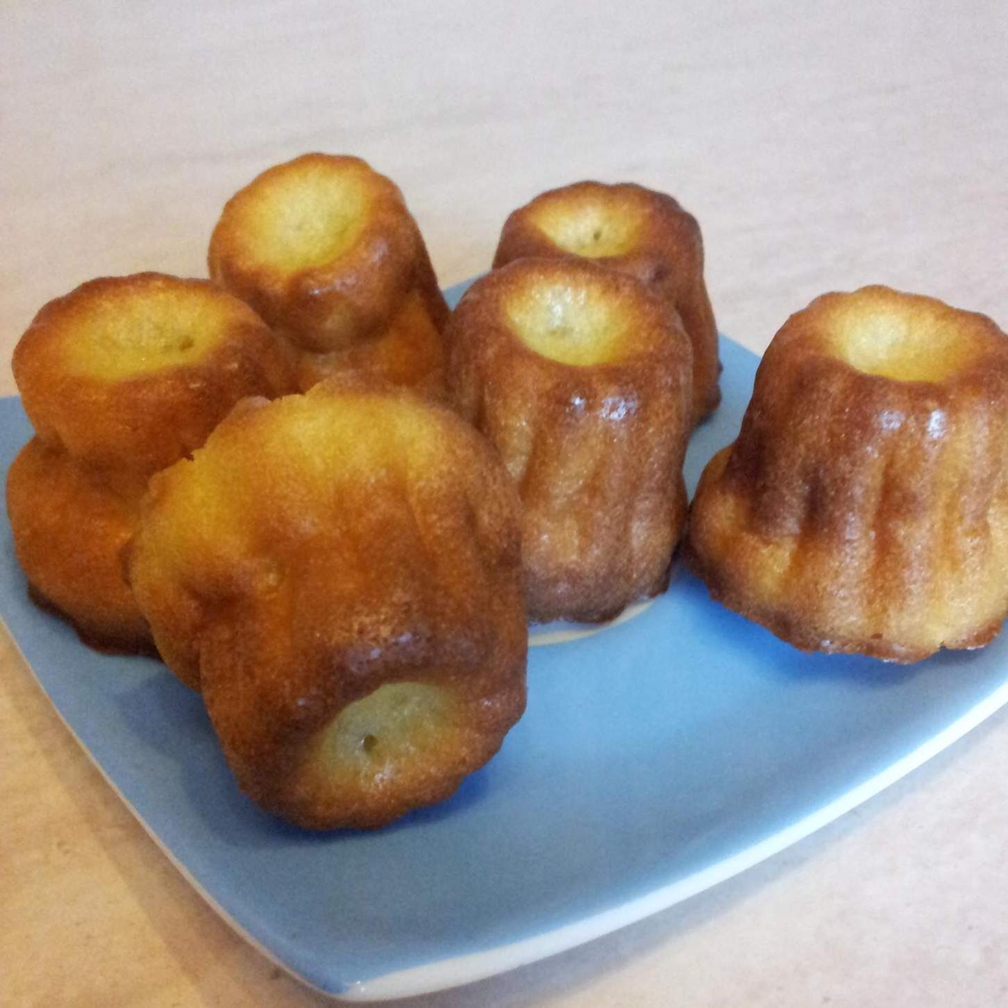 Mini cannelés à la noix de coco