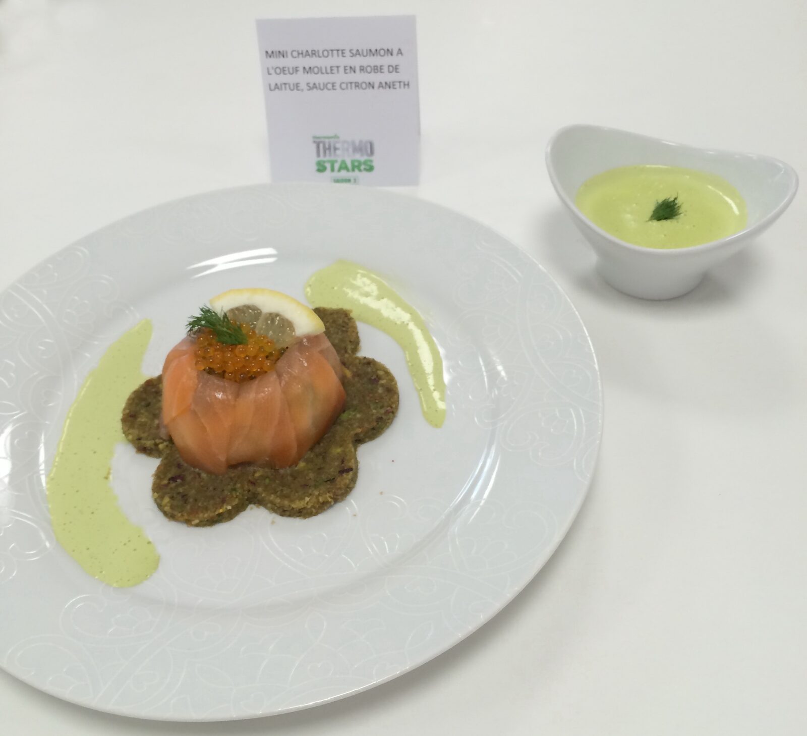 MINI CHARLOTTE SAUMON, OEUF MOLLET EN ROBE DE LAITUE, SAUCE CITRON ANETH