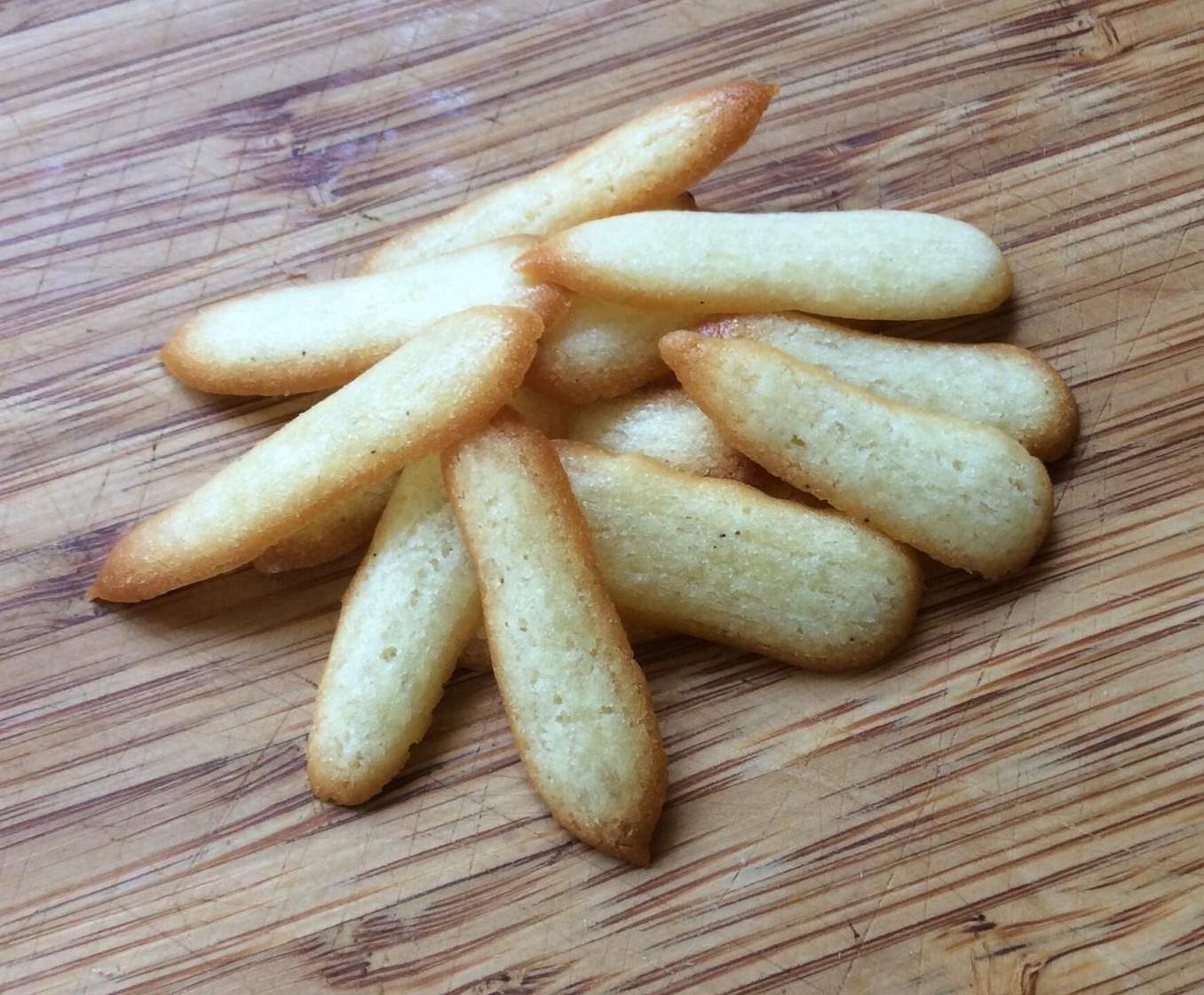 Mini langues de chat salées au parmesan