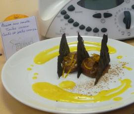 Mousse choco-cannelle, tuiles cacao, coulis orange et zeste