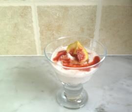 Mousse Chocolat Blanc Noisette, et sa sauce aux figues