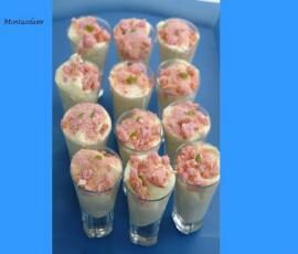 Mousse de pêche à la menthe et son crumble de biscuits roses de Reims