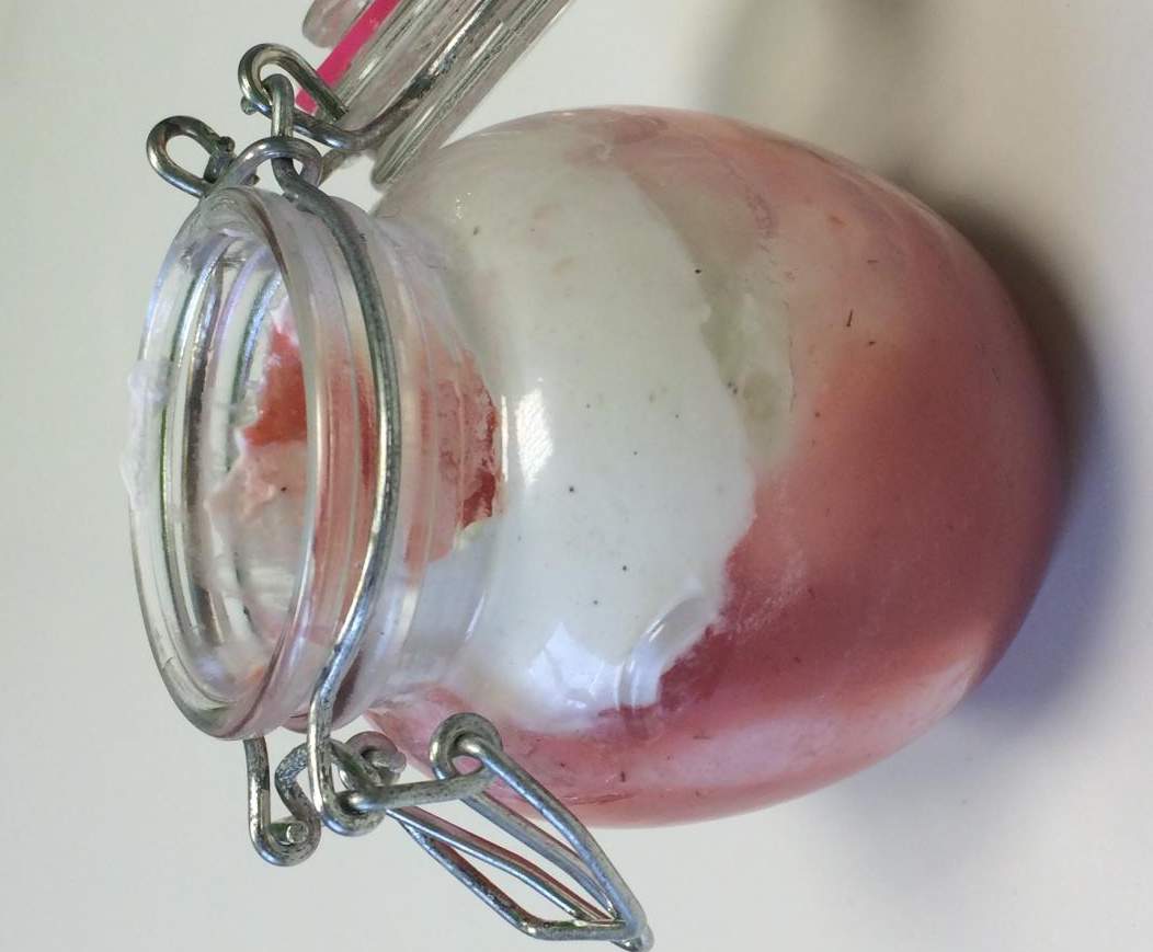 mousse de vanille et purée de fraise