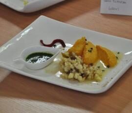 Mousseline de butternet accompagnée de sa vinaigrette aux pommes et de son pesto de persil