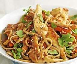 Nouilles chinoise façon thaï au poulet