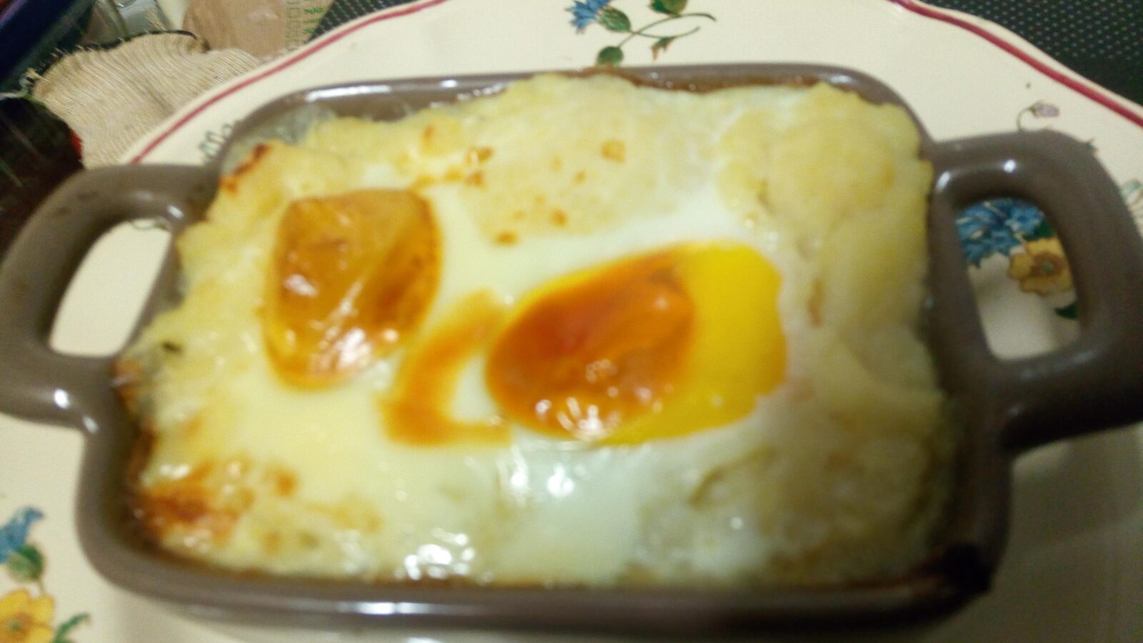 ŒUF AU NID ET PURÉE DE CÉLERI RAVE