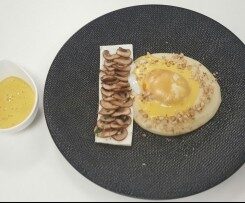 Oeuf parfait dans son nid de topinambour, accompagné de son omelette blanche et champignons, sabayon normand