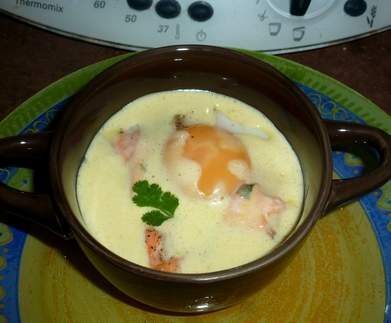 Oeufs cocotte asperges, saumon, sauce Hollandaise