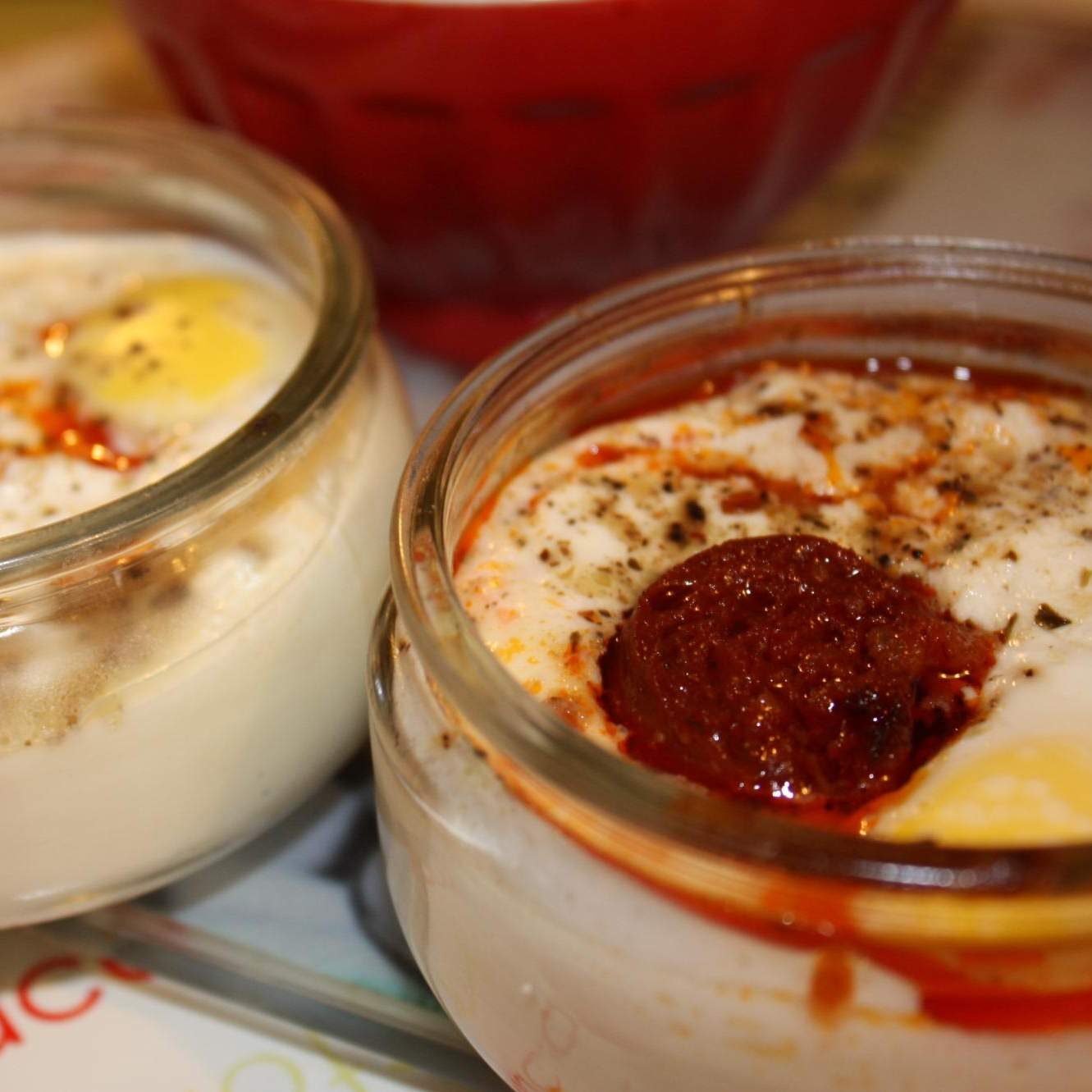 Oeufs cocotte piquante