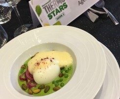 Oeufs mollets, purée de petit pois, sabayon au Riesling