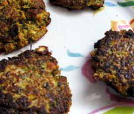 Paillassons de courgettes, fanes de carottes et patate douce
