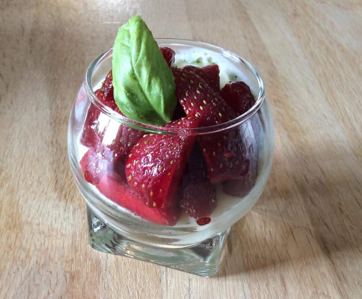 Panna Cotta au basilic et aux fraises