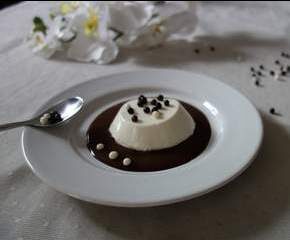 Panna cotta de chocolat blanc, coulis au chocolat noir
