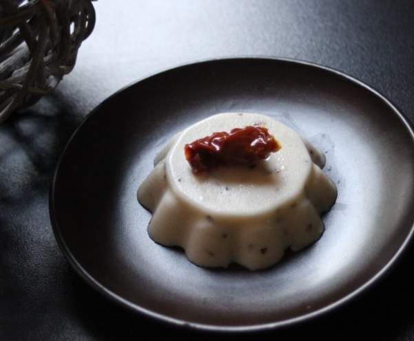 Panna cotta parmesan, tomate séchée et basilic