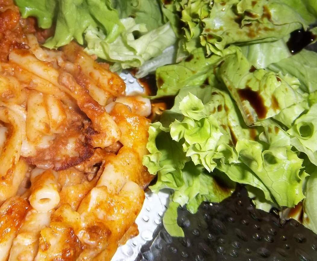 PASTICCIO(plat grec), genre lasagne cuisiné avec des macaronis