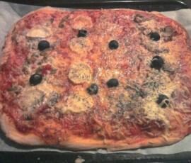 Pâte à pizza et sa sauce tomate