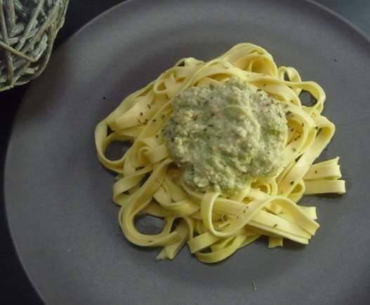 Pâtes sauce aux légumes, poulet et mozzarella