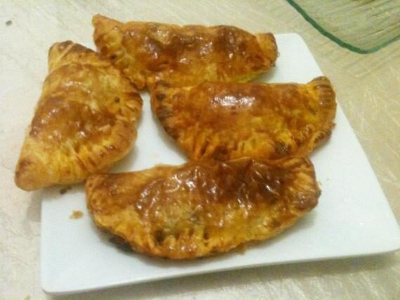 Petits chaussons à la viande épicée.