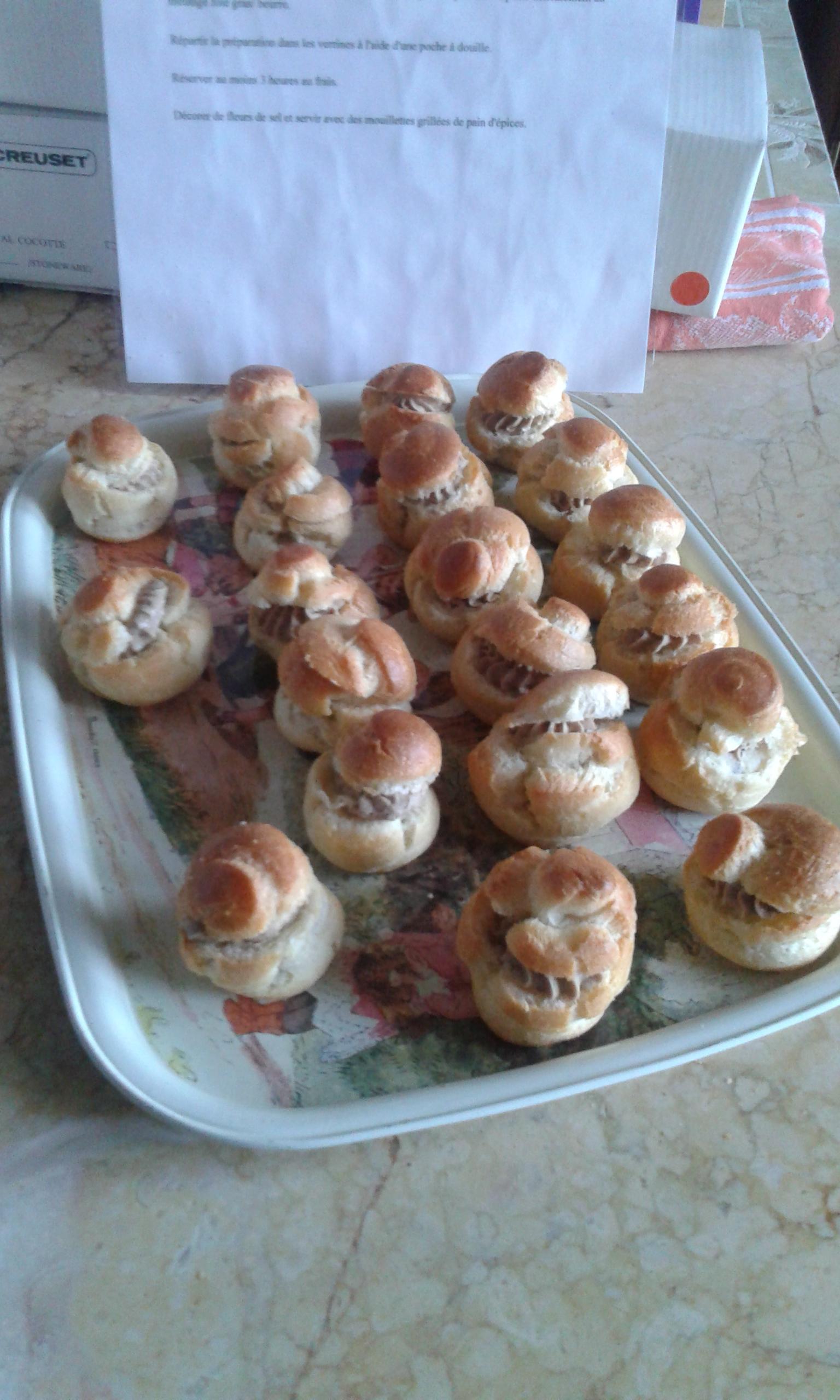 Petits choux à la crème fouettée au délice de foies