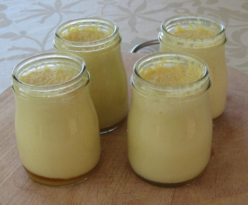 Petits pots de crème aux œufs à la vanille