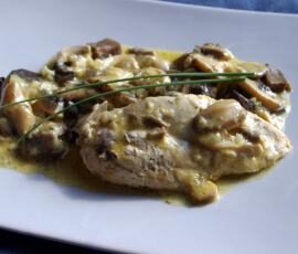 Pintade à la crème et aux champignons