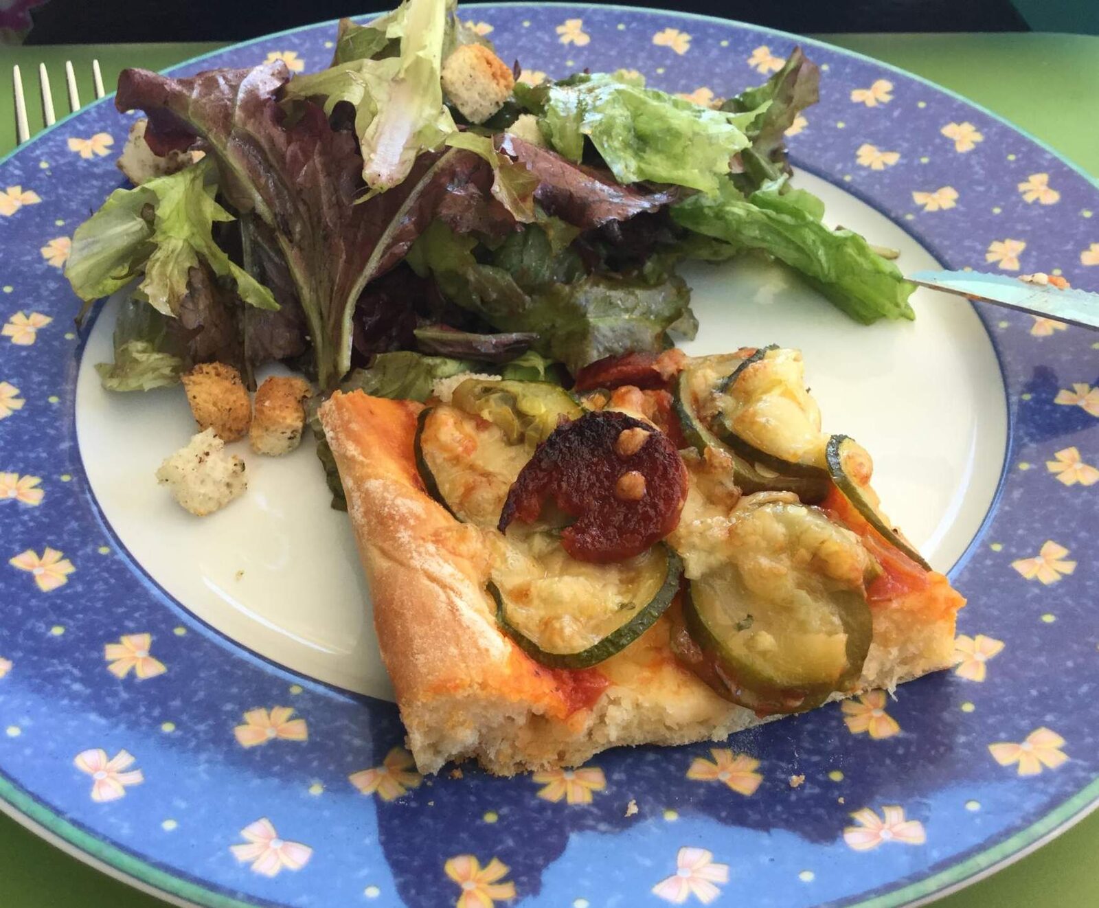 PIZZA COURGETTES AU BASILIC/CHORIZO