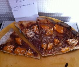 Pizza Sucrée confiture de fraise, pêches, noix de coco