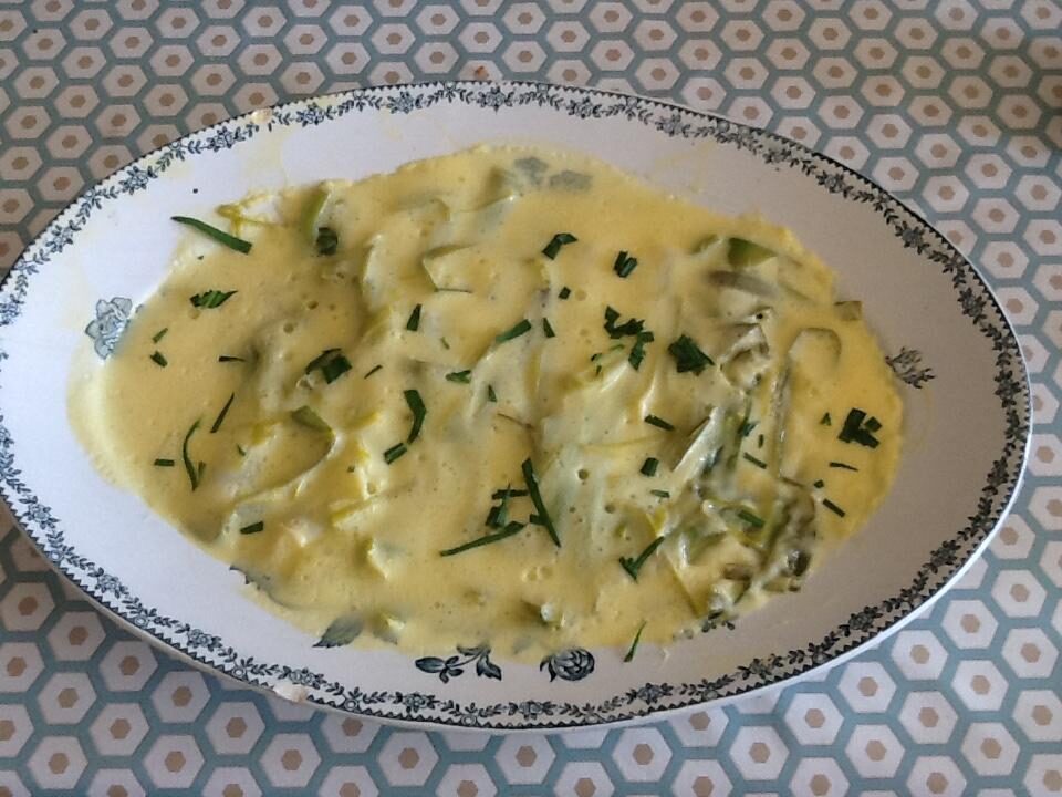 Poireaux sauce citron aux jaunes d'oeufs